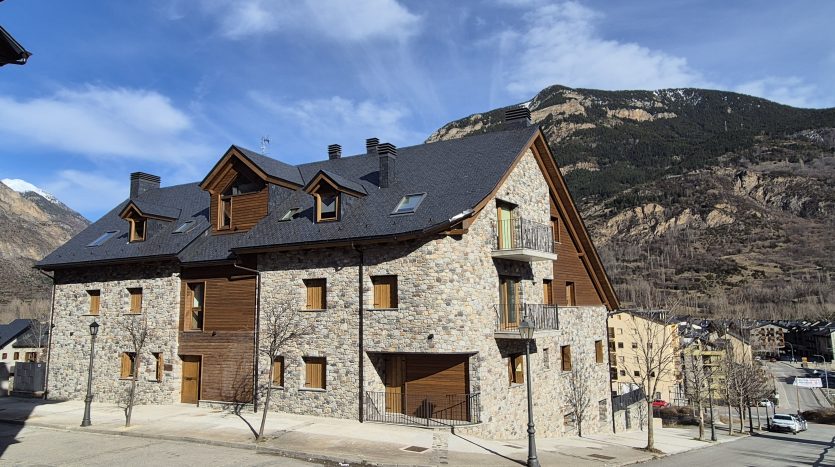 Edificio María Moliner, Benasque (Huesca)