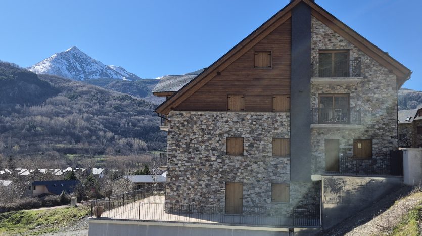 Edificio María Moliner, Benasque (Huesca)