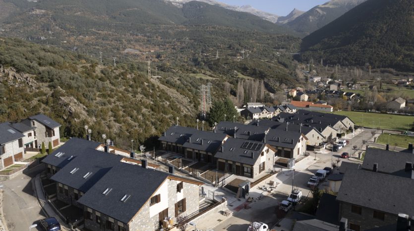 1ª FASE FINALIZADA Residencial Prados de Izuel, Villanúa (Huesca)