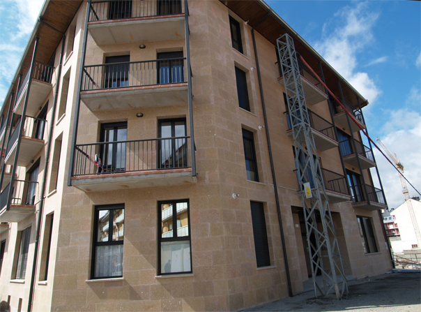 Edificio Golden Monte Perdido, Aínsa (Huesca)