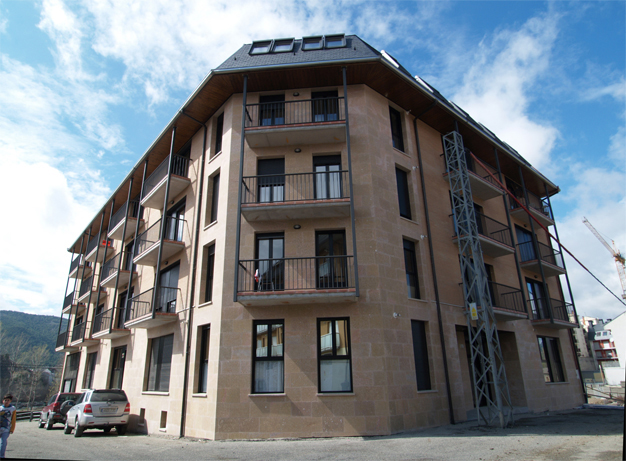Edificio Golden Monte Perdido, Aínsa (Huesca)