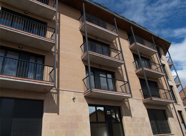 Edificio Golden Monte Perdido, Aínsa (Huesca)
